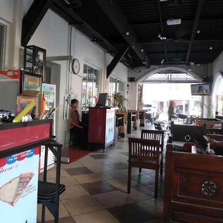 Vindhika Hotel Pengayoman Makassar Kültér fotó